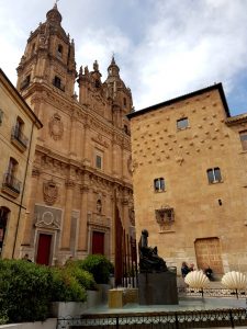 Salamanca. Casa de las Conchas y Clerecía.