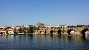 Praga. Moldava, Puente de Carlos y Castillo de Praga.