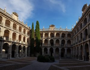 Alcalá de Henares. Universidad. Patio de Santo Tomás