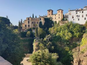 Ronda. Casa del Rey Moro desde los Jardines de Cuenca